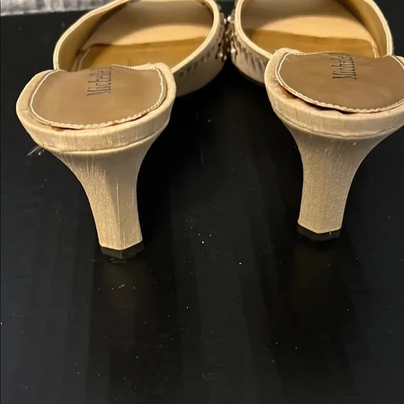 Vintage Michelle D Tan Heels with Open-Toe Design and Decorative Chains - Picture 5 of 6